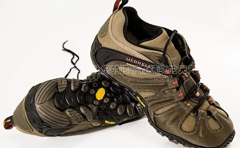 易昂体育3百度技术学院秋季儿童运动鞋：让您的孩子在凉爽的天气中尽情
奔跑