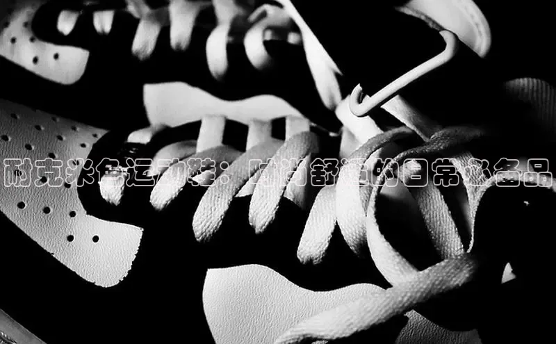 意昂3官网入口百度手机输入法耐克米色运动鞋：时尚舒适的日常必备品